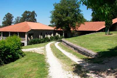 Ecomuseos Ribeira Sacra,Experiencias culturales Galicia,Turismo cultural Ribeira Sacra,Museos temáticos Galicia,Patrimonio histórico Ribeira Sacra,Visitas guiadas Galicia,Arte y cultura Ribeira Sacra,Rutas culturales Galicia,Historia viva Ribeira Sacra,Descubre la Ribeira Sacra